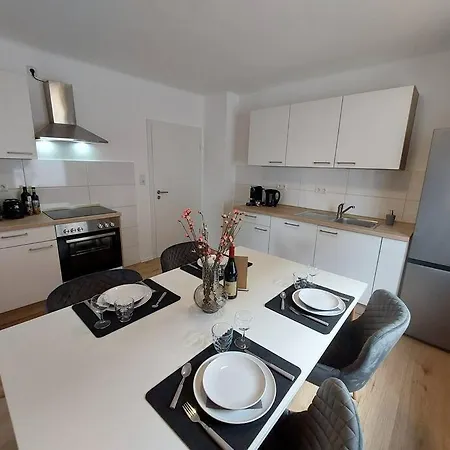 Daire Gemuetliche Familienwohnung Mit Wlan Und Stellplatz